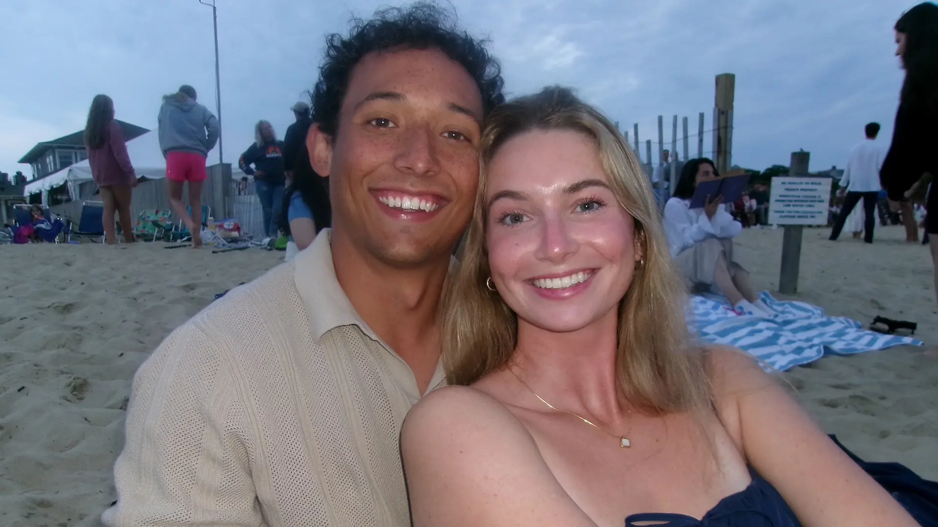 Caroline und ihr Freund Ryan. Vor jedem Kuss muss er ein genaues Protokoll befolgen.