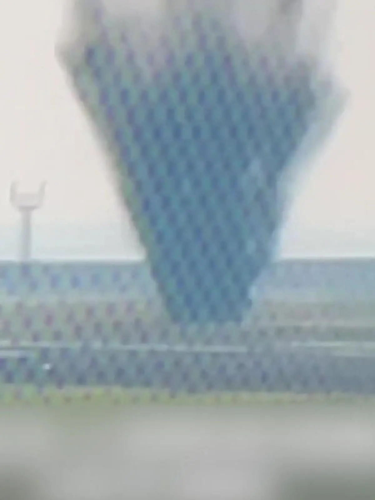 Bild zu: "Weltkriegsbombe explodiert an Flughafen"