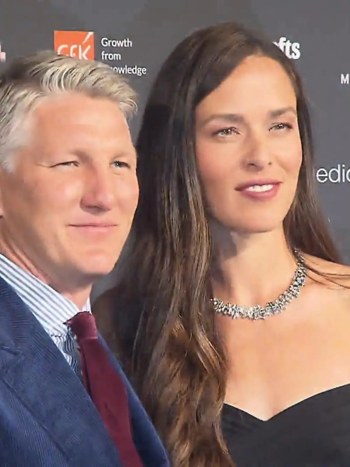Bild zu: "Schweinsteiger und seine Ana im Glamour-Look"