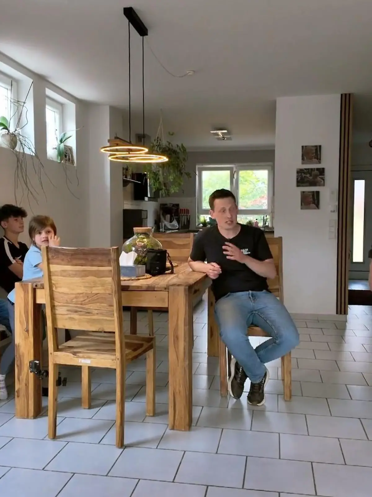 Bild zu: "Wie hat sich das Verhalten von Maya und Lotte verändert?"