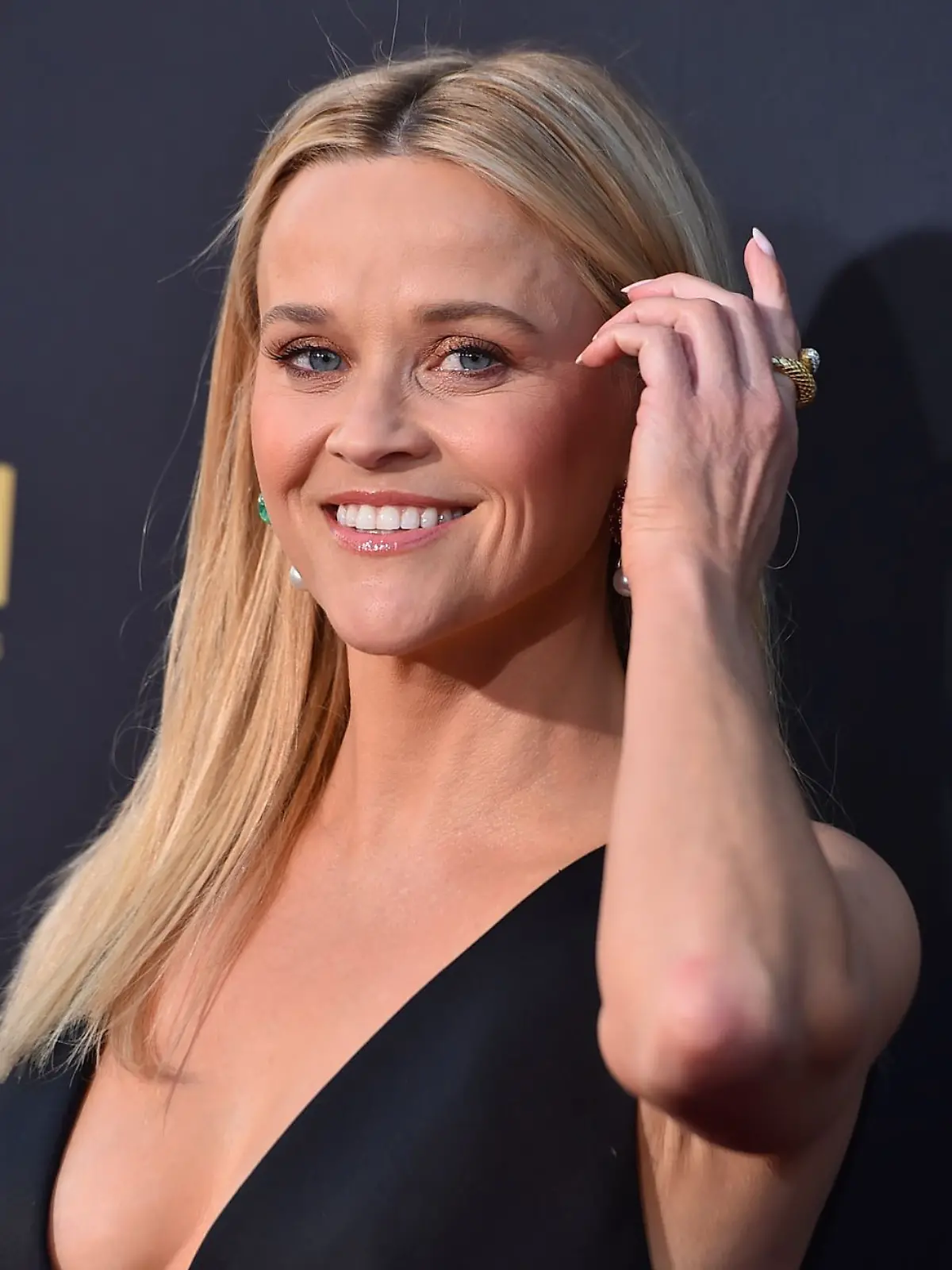 Bild zu: "Reese Witherspoon über „chaotische Reise“ als Mutter"