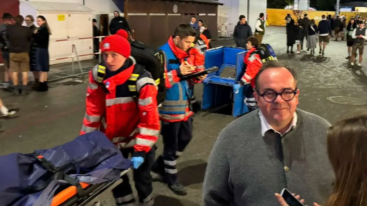 Wiesn-Chef rettet hilflosen Jugendlichen (16)