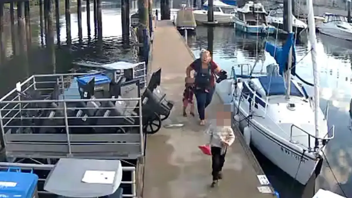Eine Mutter und ihr kleiner Sohn flüchten vor einem verrücktem Otter.