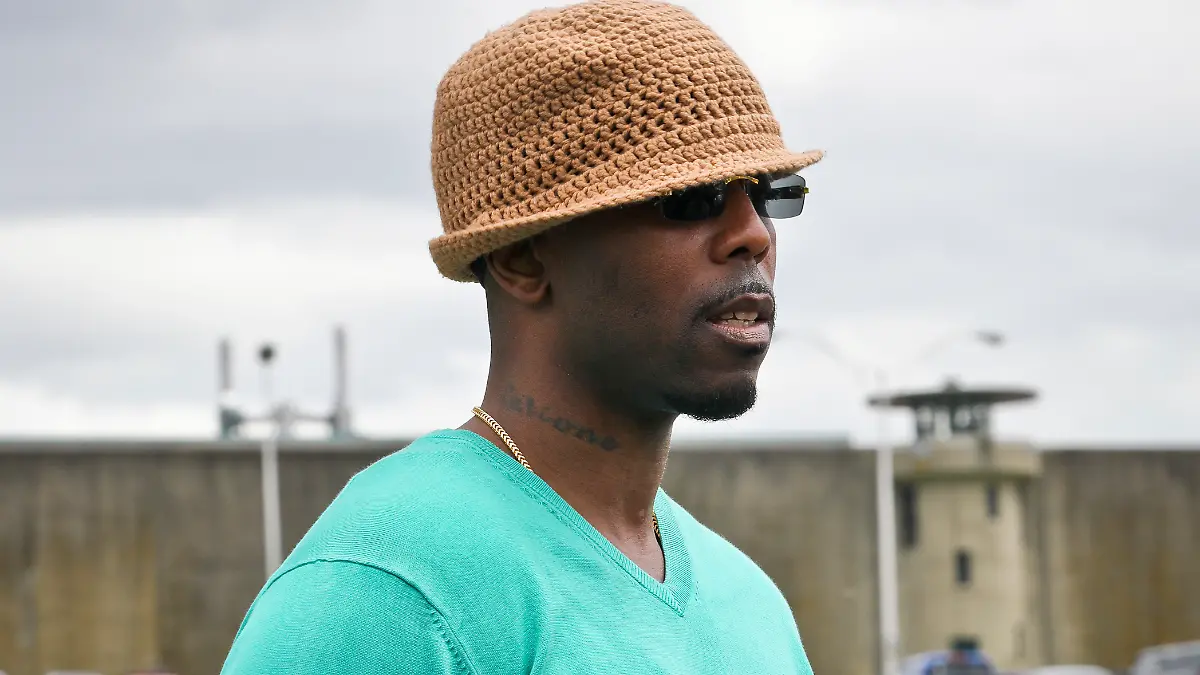 
Calvin Buari stands outside Green Haven correctional facility, shown in background, shortly after his release, Monday May 8, 2017, in Stormville, N.Y. Buari, who spent 22 years in prison for a double killing he said he didn’t do, was freed after his conviction was overturned.