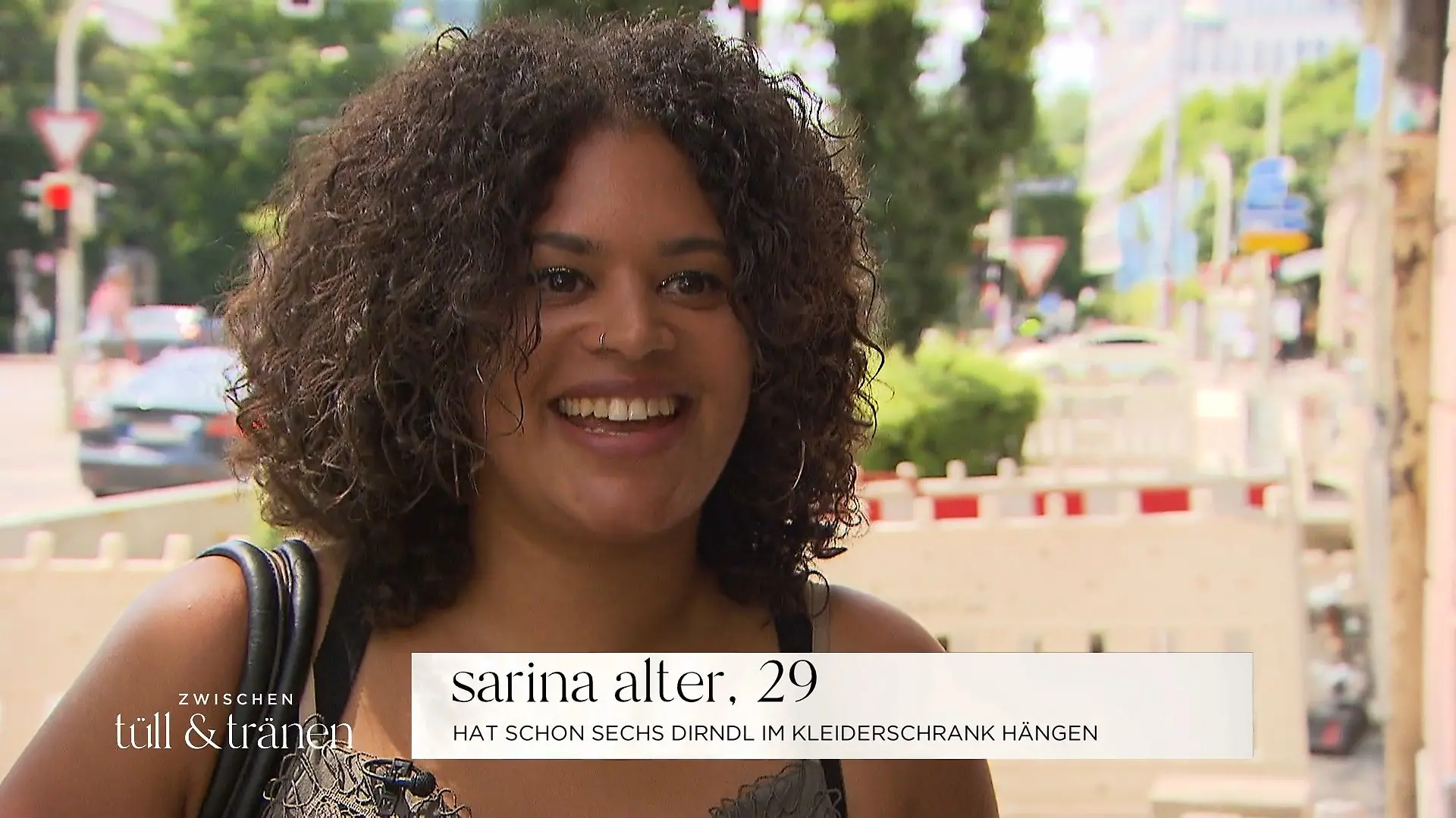 Sarina sucht ihr Hochzeitsunikat Traum-Dirndl gesucht