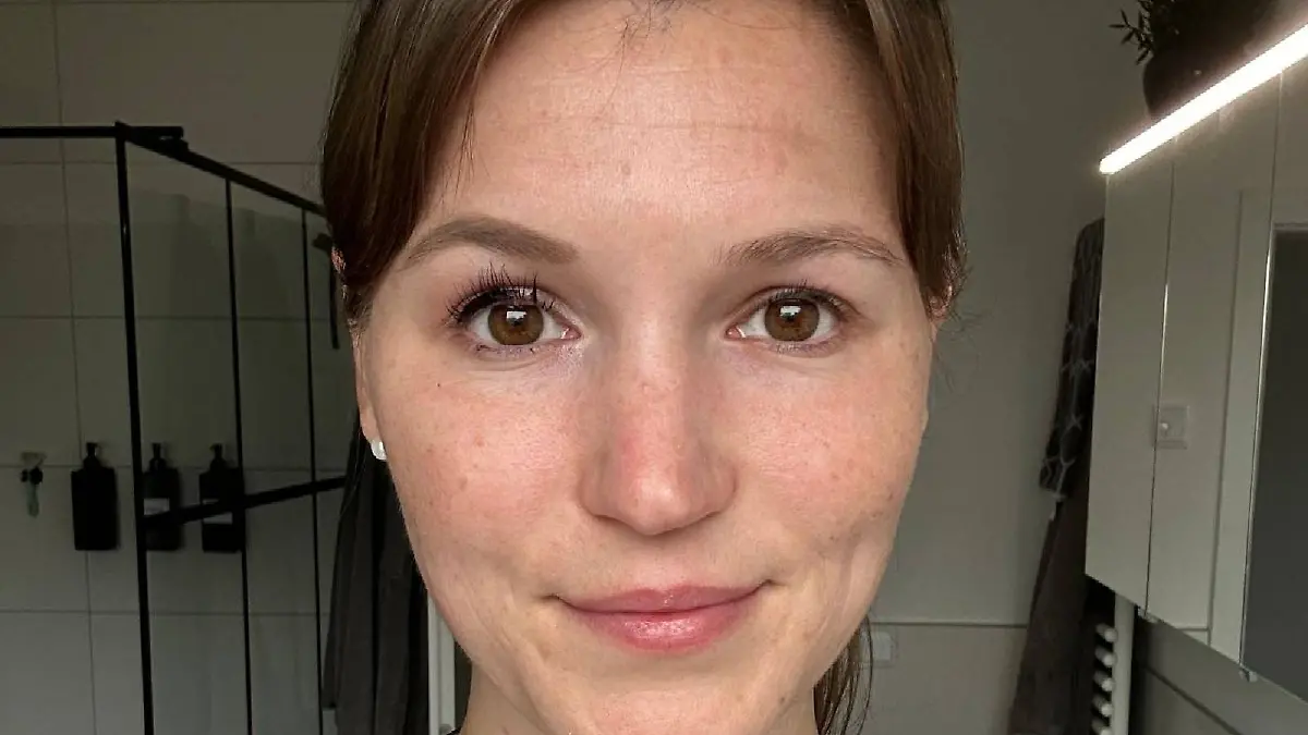 Augen größer schminken - vorher und nachher im Vergleich.
