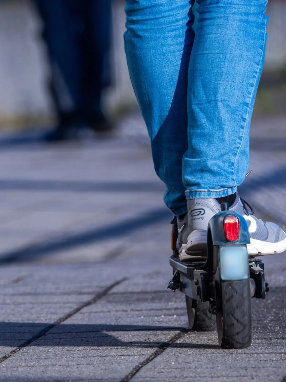 Bild zu: "E-Scooter-Fahrer flieht vor Polizei – mit 100 Kilometern pro Stunde! "