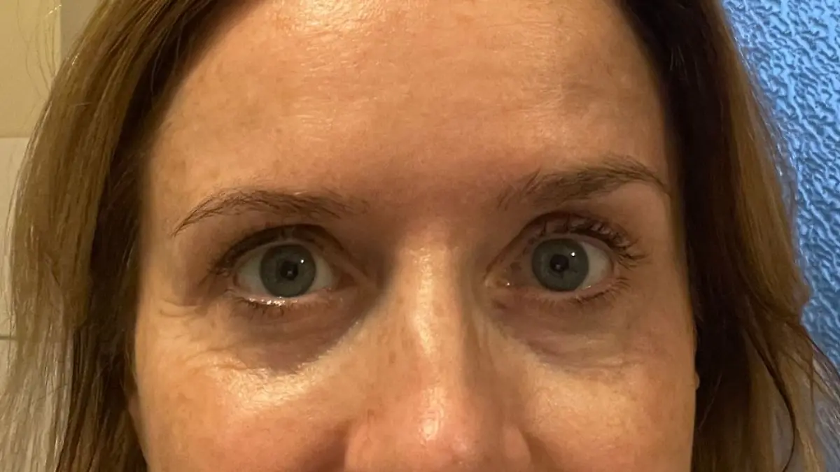 Nahaufnahme von den Augen der Autorin.