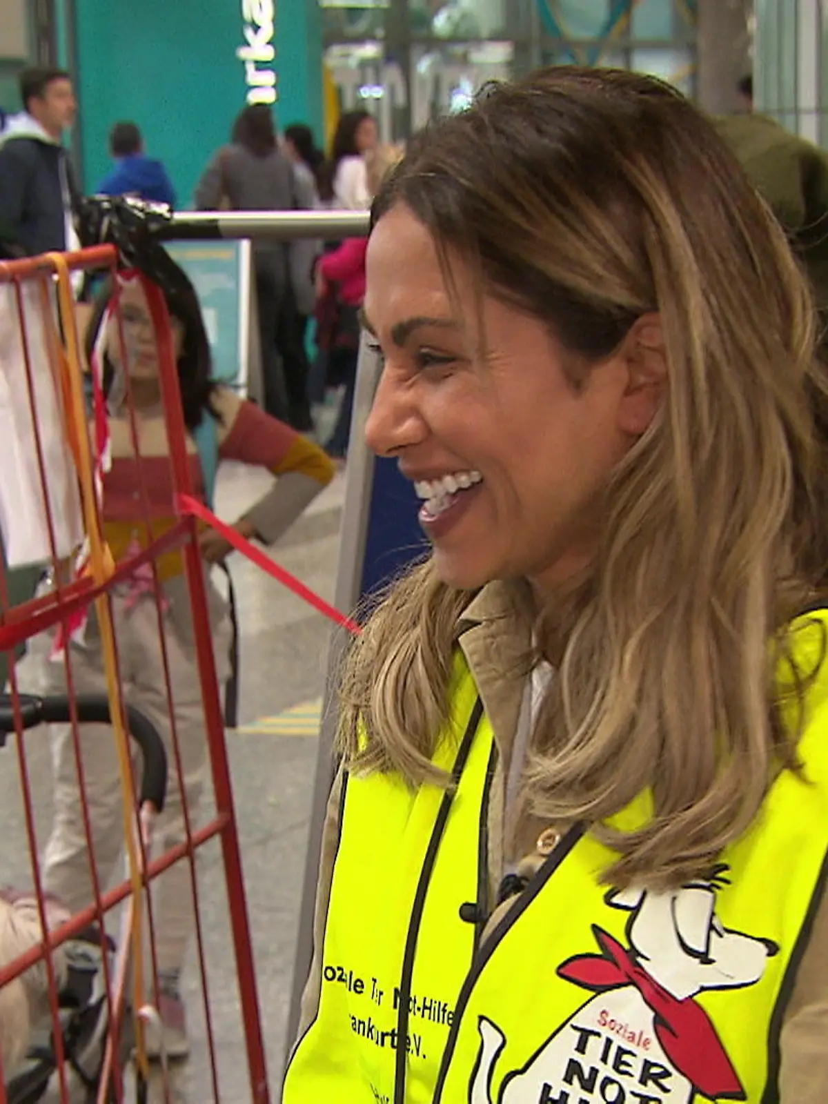 Sabrina Setlur unterstützt soziale Tier-Not-Hilfe e.V. in Frankfurt.