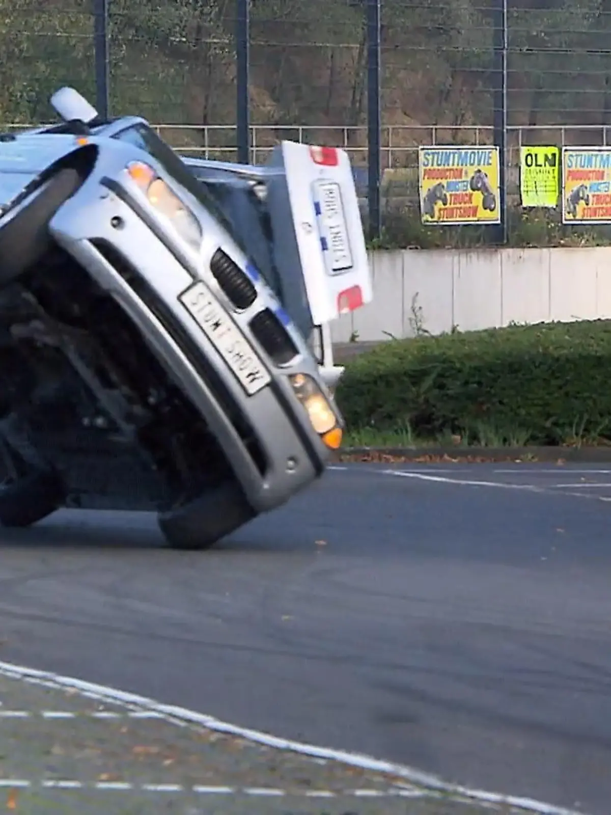 Bild zu: "Stuntshow mit Monstertrucks"