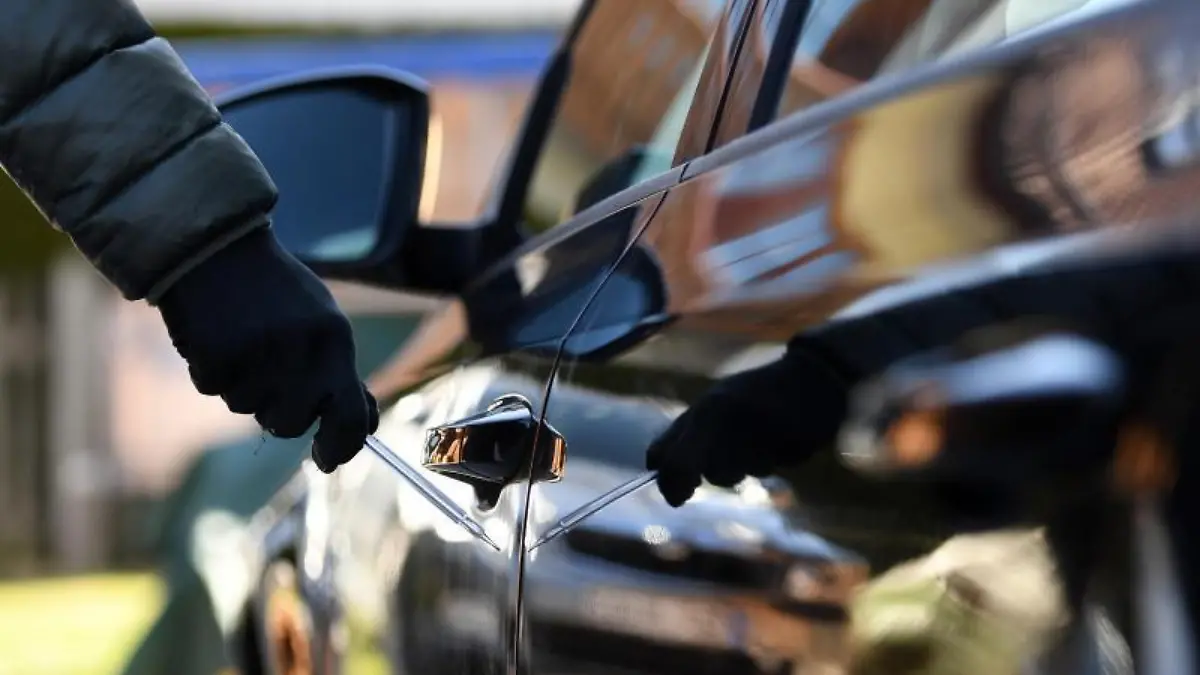 Ein 40-Jähriger Mann aus Göttingen soll hunderte Autos zerkratzt haben. Ermittler sprechen von Schäden in zweistelliger Millionenhöhe (Symbolbild).