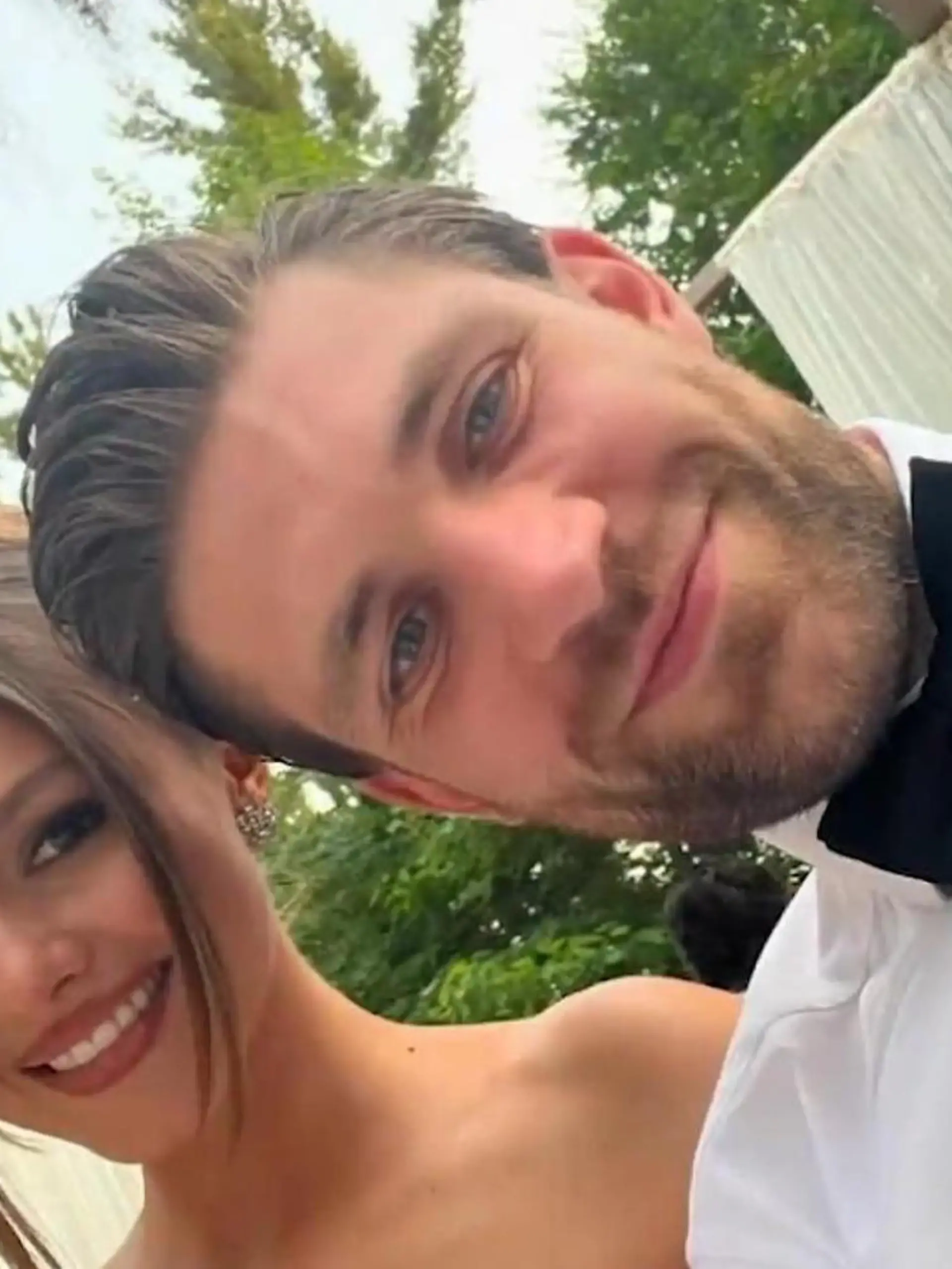 Bild zu: "Leon Draisaitl mit strahlender Hochzeits-Beichte"