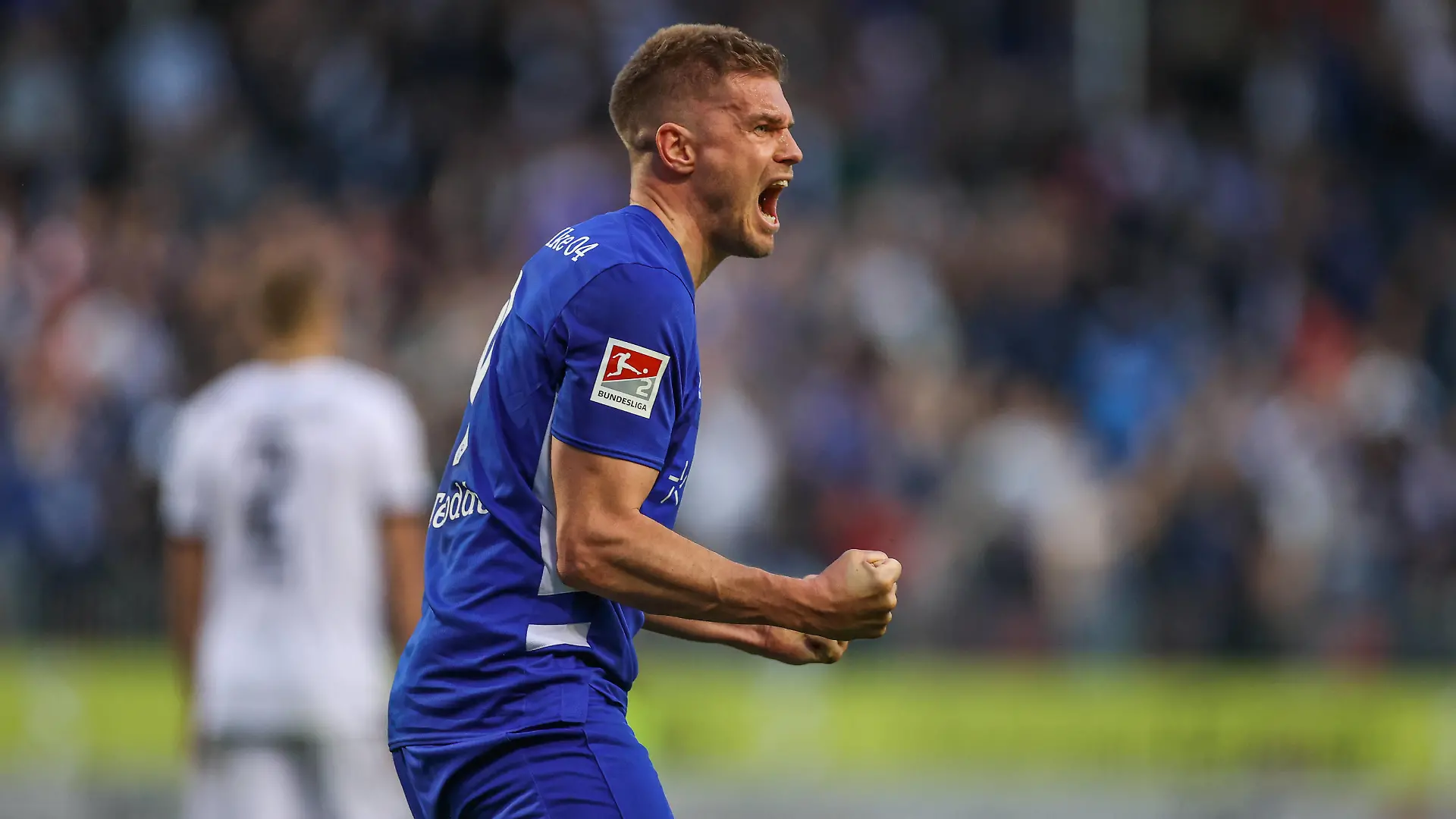  29.04.2022, Fussball, Saison 2021/2022, 2. Bundesliga, 32. Spieltag, SV Sandhausen - FC Schalke 04, Simon Terodde FC Schalke 04 jubelt nach seinem Tor zum 1 zu 2. Foto: Tim Rehbein/RHR-FOTO Sandhausen Stadion am Hardtwald BW Deutschland xRHR-FOTO/TRx *** 29 04 2022, Football, 2021 2022 season, 2 Bundesliga, 32 match day, SV Sandhausen FC Schalke 04, Simon Terodde FC Schalke 04 cheers after his goal to 1 to 2 Photo Tim Rehbein RHR FOTO Sandhausen Stadion am Hardtwald BW Germany xRHR FOTO TRx