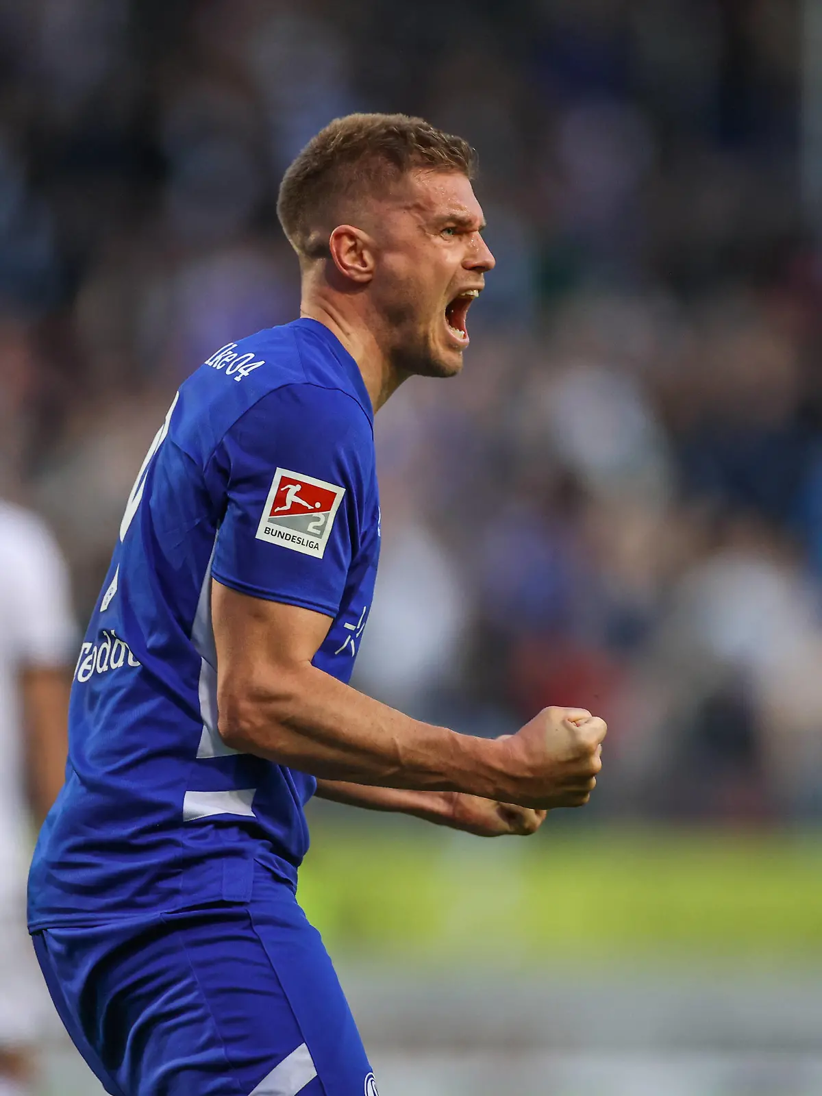  29.04.2022, Fussball, Saison 2021/2022, 2. Bundesliga, 32. Spieltag, SV Sandhausen - FC Schalke 04, Simon Terodde FC Schalke 04 jubelt nach seinem Tor zum 1 zu 2. Foto: Tim Rehbein/RHR-FOTO Sandhausen Stadion am Hardtwald BW Deutschland xRHR-FOTO/TRx *** 29 04 2022, Football, 2021 2022 season, 2 Bundesliga, 32 match day, SV Sandhausen FC Schalke 04, Simon Terodde FC Schalke 04 cheers after his goal to 1 to 2 Photo Tim Rehbein RHR FOTO Sandhausen Stadion am Hardtwald BW Germany xRHR FOTO TRx