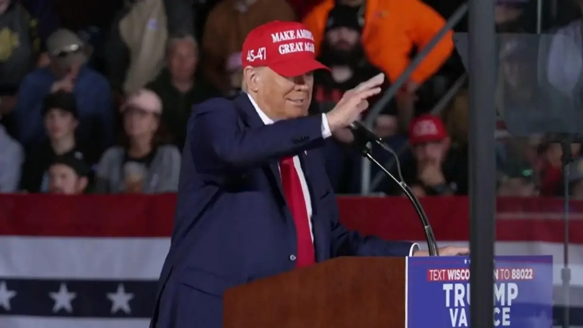 Plötzlich schießt eine Fliege auf Trump zu, als er über Deutschland fliegt