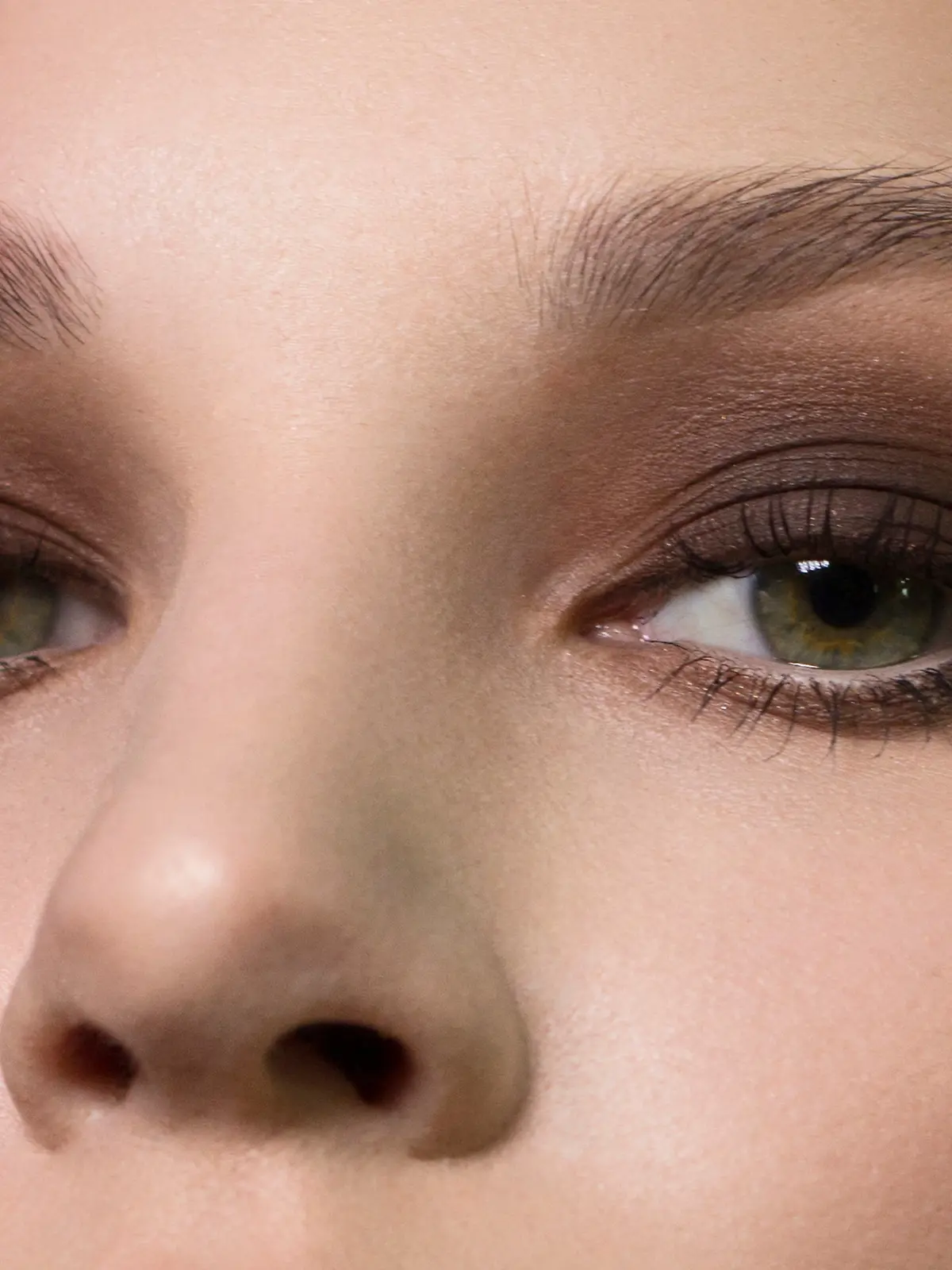 Smokey Eyes sind eine beliebte Variante, die Augen zu betonen.