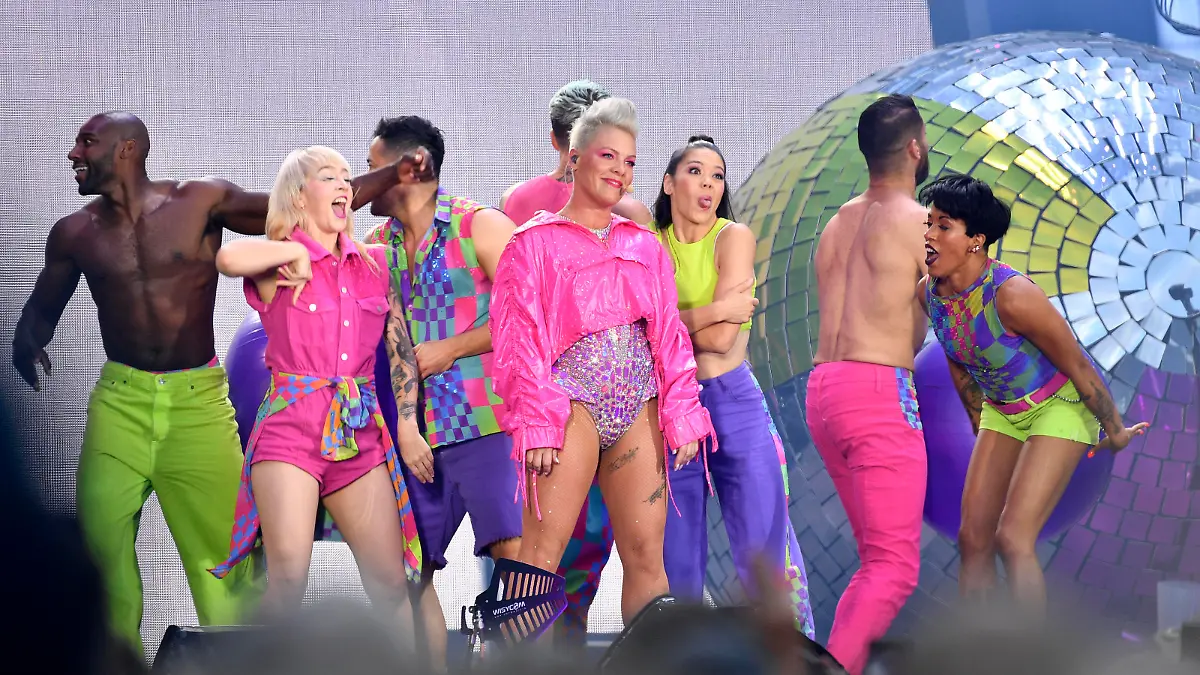 Pink live bei einem Konzert ihrer Summer Carnival -Tour im Olympiastadion. Berlin, 28.06.2023 *** Pink live at a concert of her Summer Carnival Tour at Olympiastadion Berlin, 28 06 2023 Foto:xN.xKubelkax/xFuturexImage