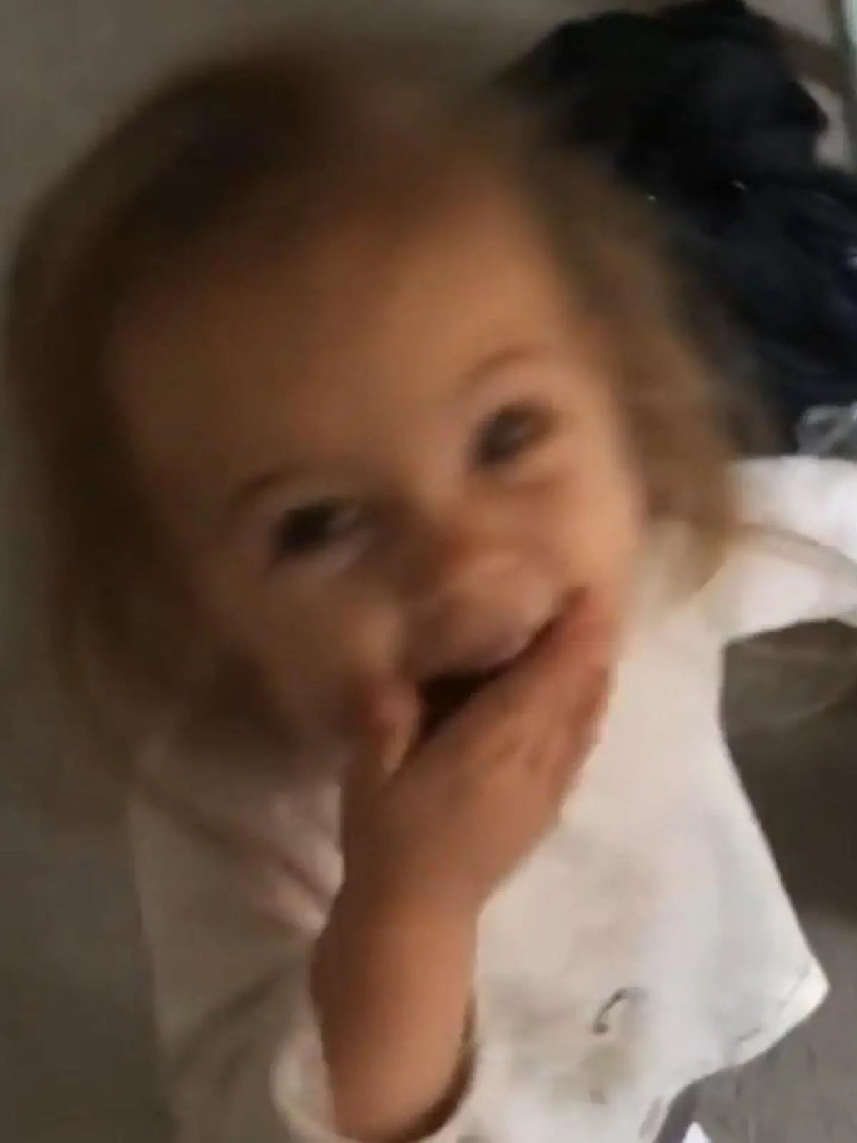 Die kleine Marley glaubt, sie hat Süßigkeiten gefunden. Doch dabei hat sie etwas ganz anderes entdeckt.