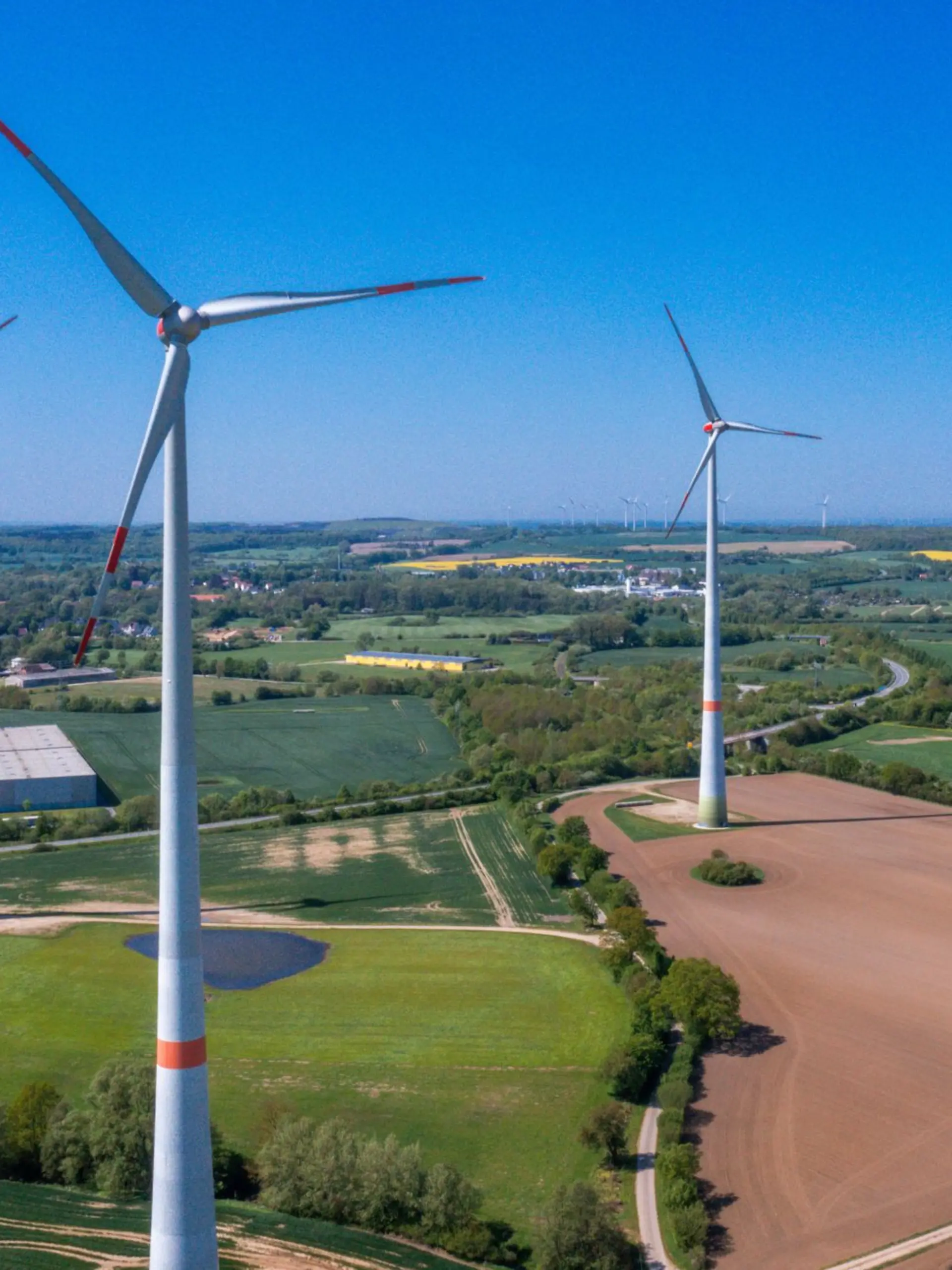 Bild zu: "Millionen Verbraucher zahlen 2025 wohl weniger für Strom"