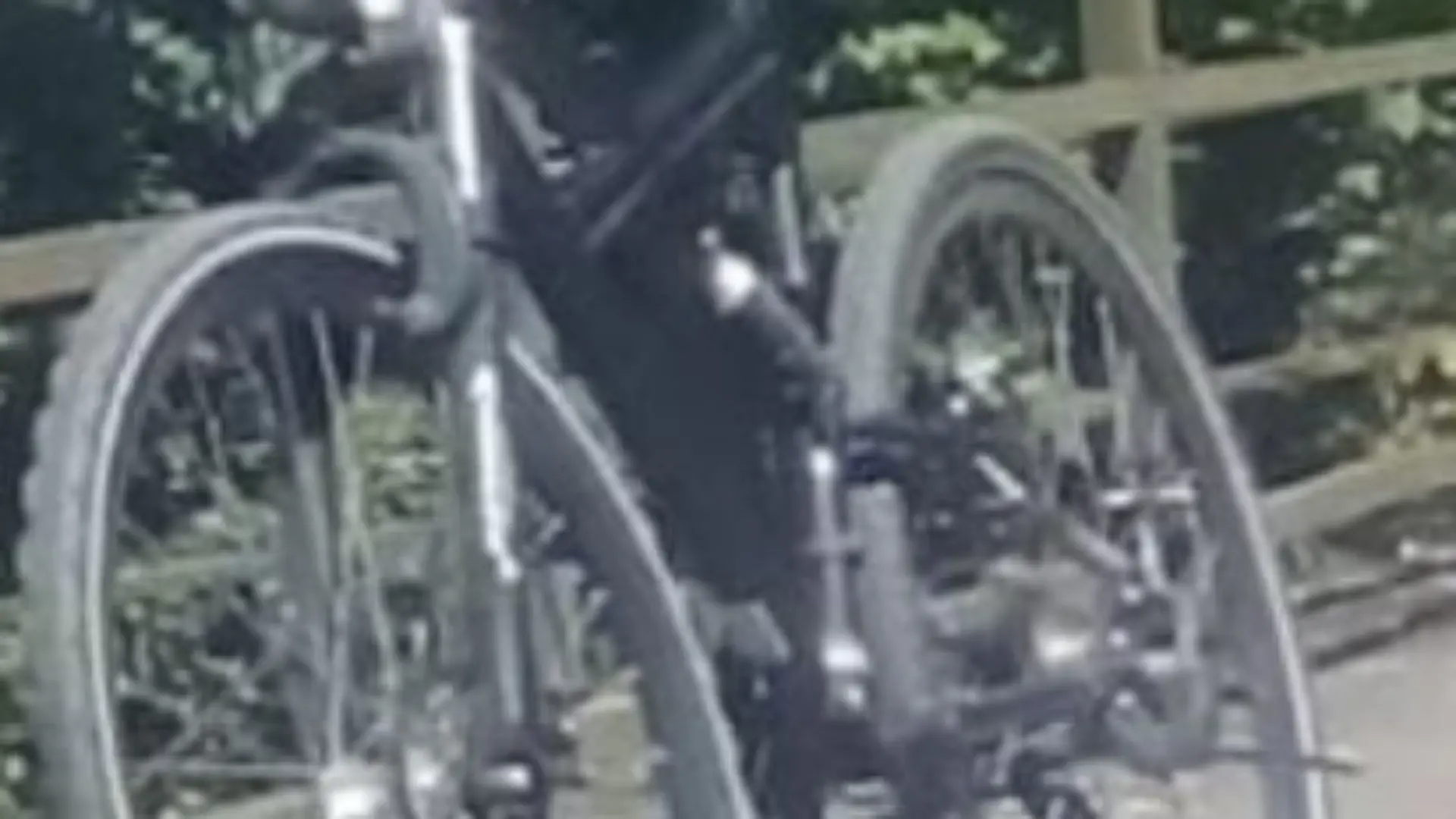 Das Fahrrad des Vermissten mit den deutlich erkennbaren weißen Streifen