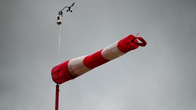 Rettungsaktion für Wal Timmy gerät durch kräftigen Wind mit Sturmböen ins Stocken