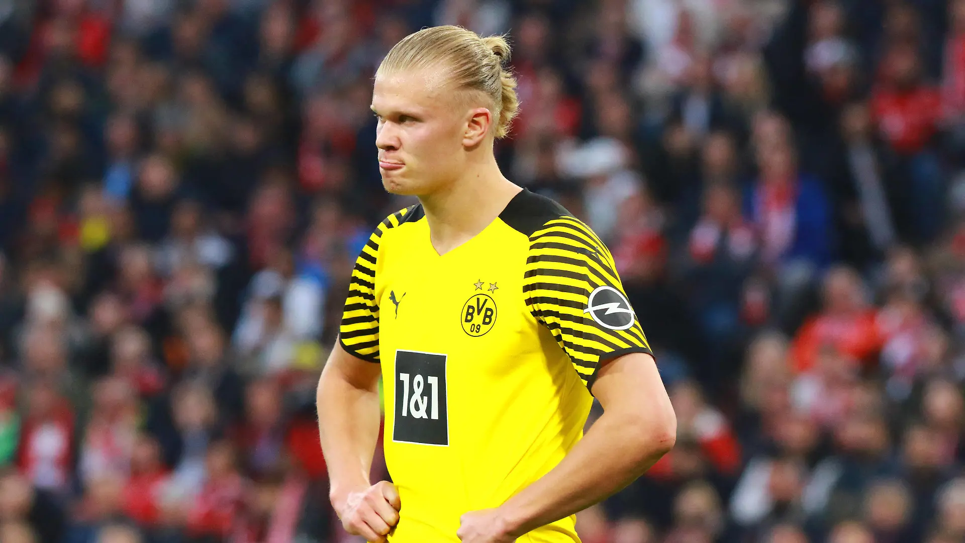  9 Erling Haaland BVB ist unzfrieden, Portraet, Portrait, Fussball / 1. BL / FC Bayern Muenchen - Borussia Dortmund / 23.04.2022 / Allianz Arena / FOTO: Mladen Lackovic / LakoPress *** 9 Erling Haaland BVB is unzfrieden, Portraet, Portrait, Football 1 BL FC Bayern Muenchen Borussia Dortmund 23 04 2022 Allianz Arena PHOTO Mladen Lackovic LakoPress