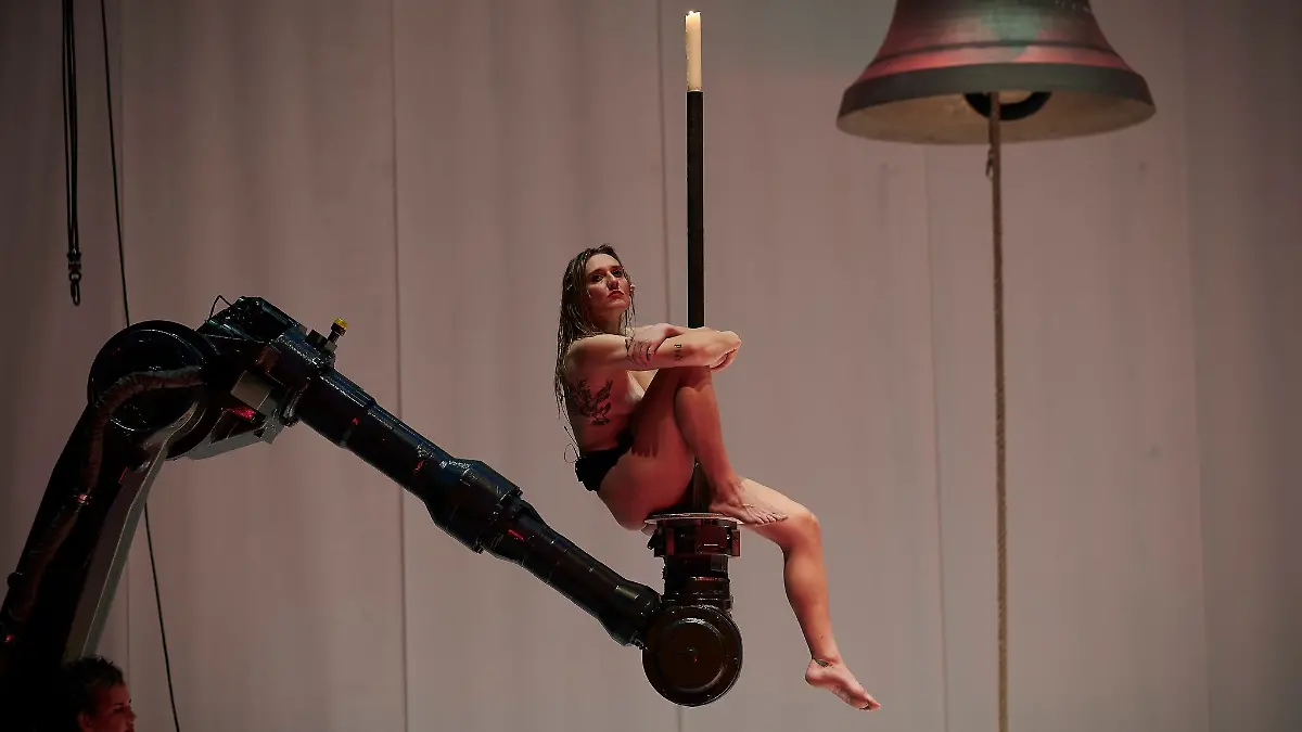 Mit einer freizügigen und blutigen Performance hat die Künstlerin Florentine Holzinger einige Opern-Besucher zu stark schockiert. (Foto Handout)
