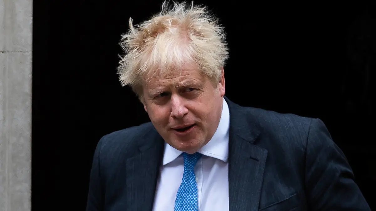  April 27, 2022, London, United Kingdom: Prime Minister Boris Johnson leaves Downing Street for Parliament to take part in Prime Ministers Questions in London. London United Kingdom - ZUMAs197 20220427_zaa_s197_190 Copyright: xTejasxSandhux