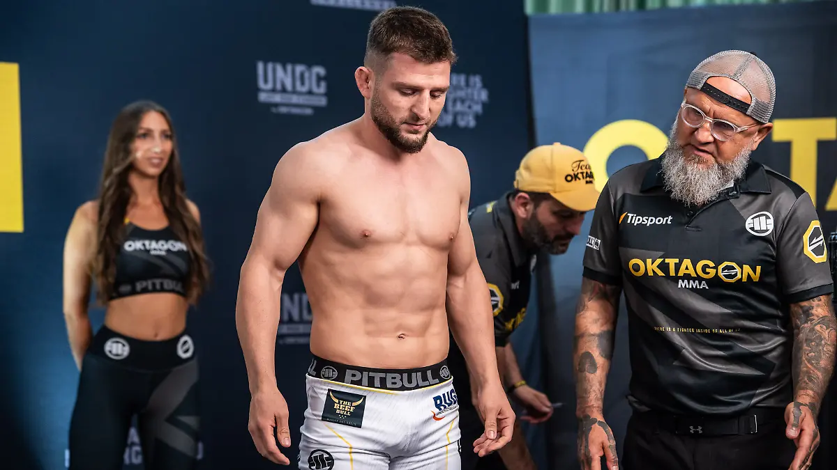 Am Tag der Waage muss das Gewicht bei MMA-Kämpfern stimmen.