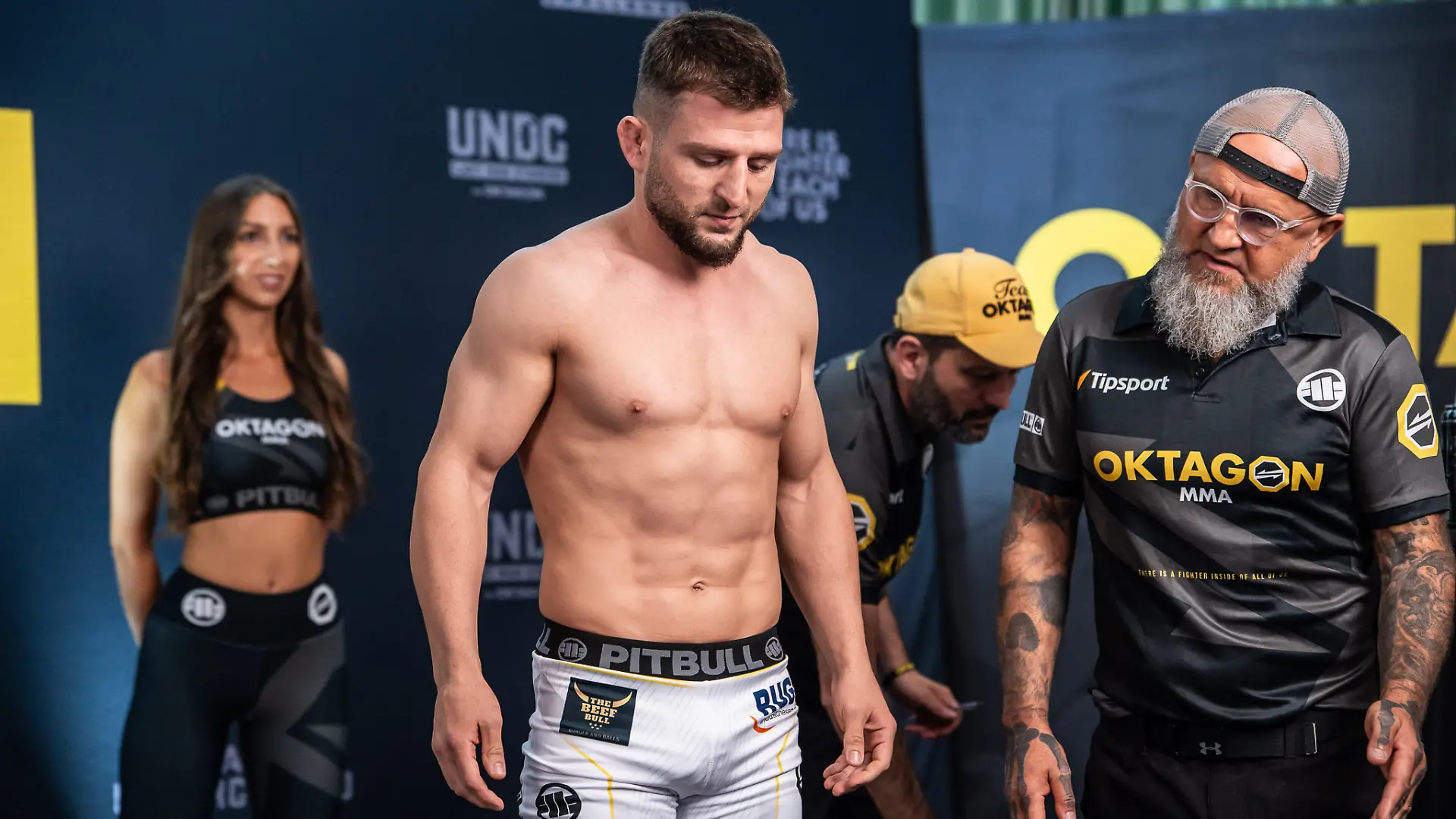 Am Tag der Waage muss das Gewicht bei MMA-Kämpfern stimmen.