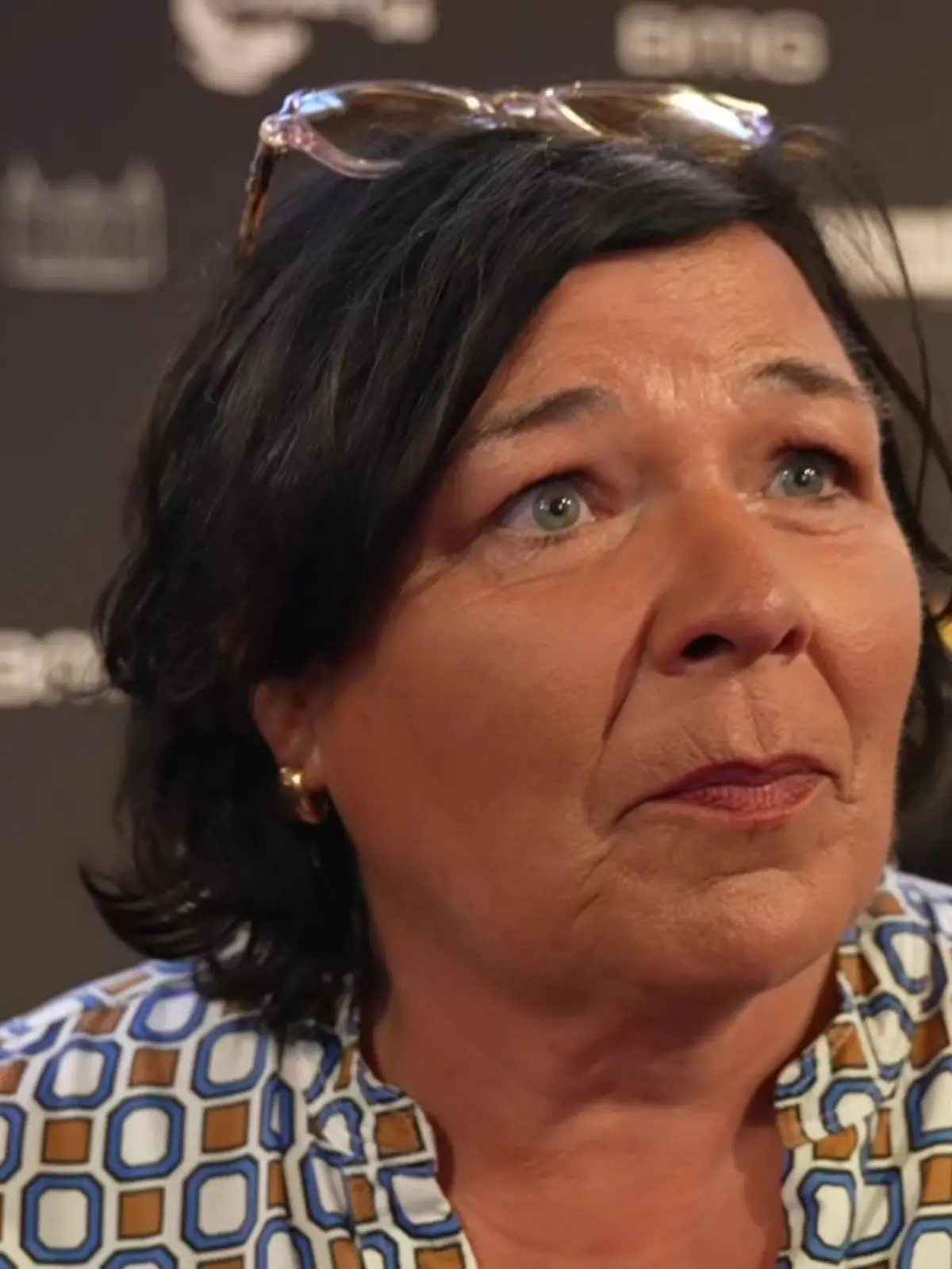 Vera Int-Veen verrät in einem Interview, wie sie ihre enge Freundin Andrea Plewig in ihrem Kampf gegen den Brustkrebs unterstützt.