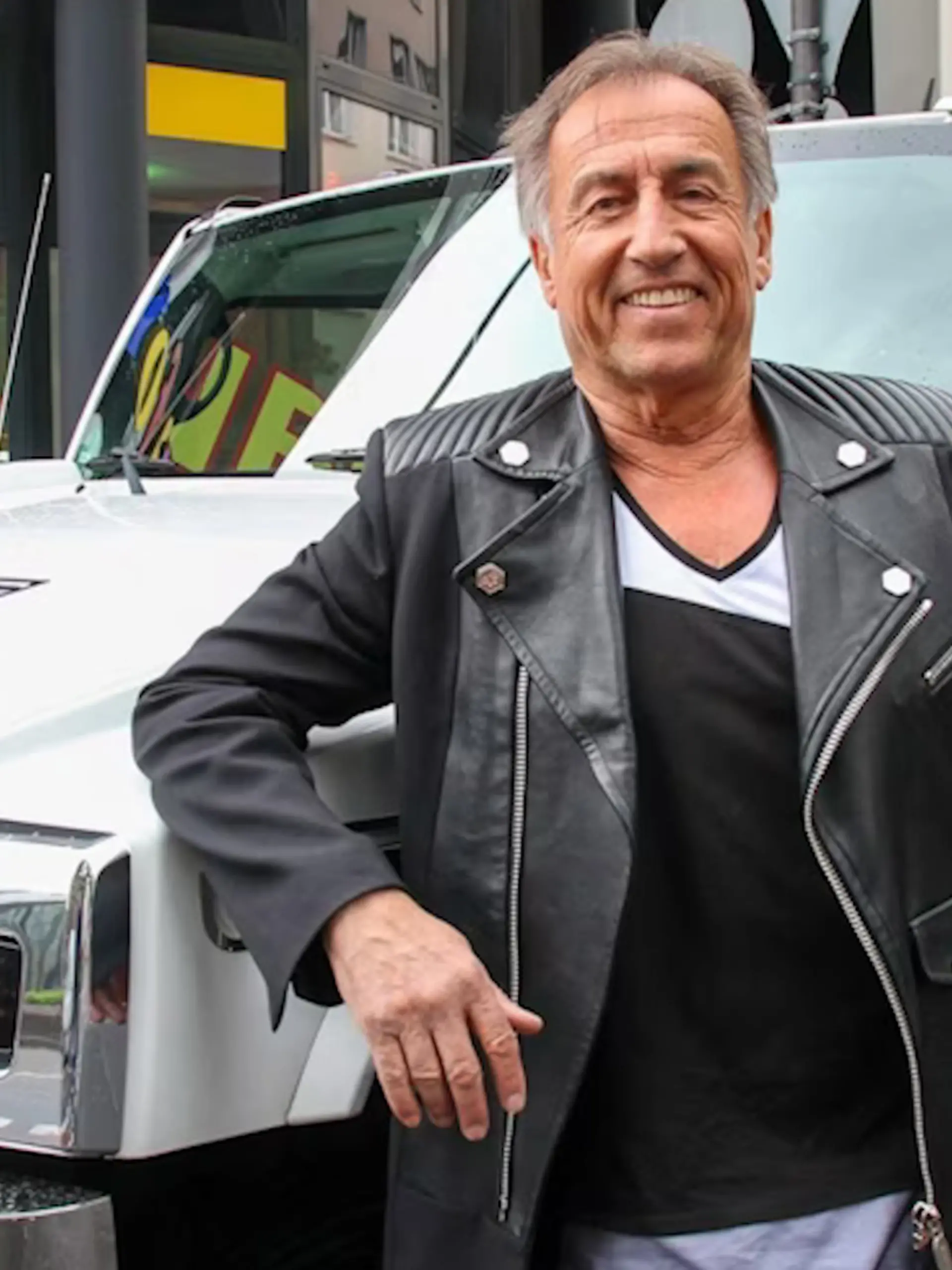 Phil G.  besaß in Köln mehrere Sonnenstudios.