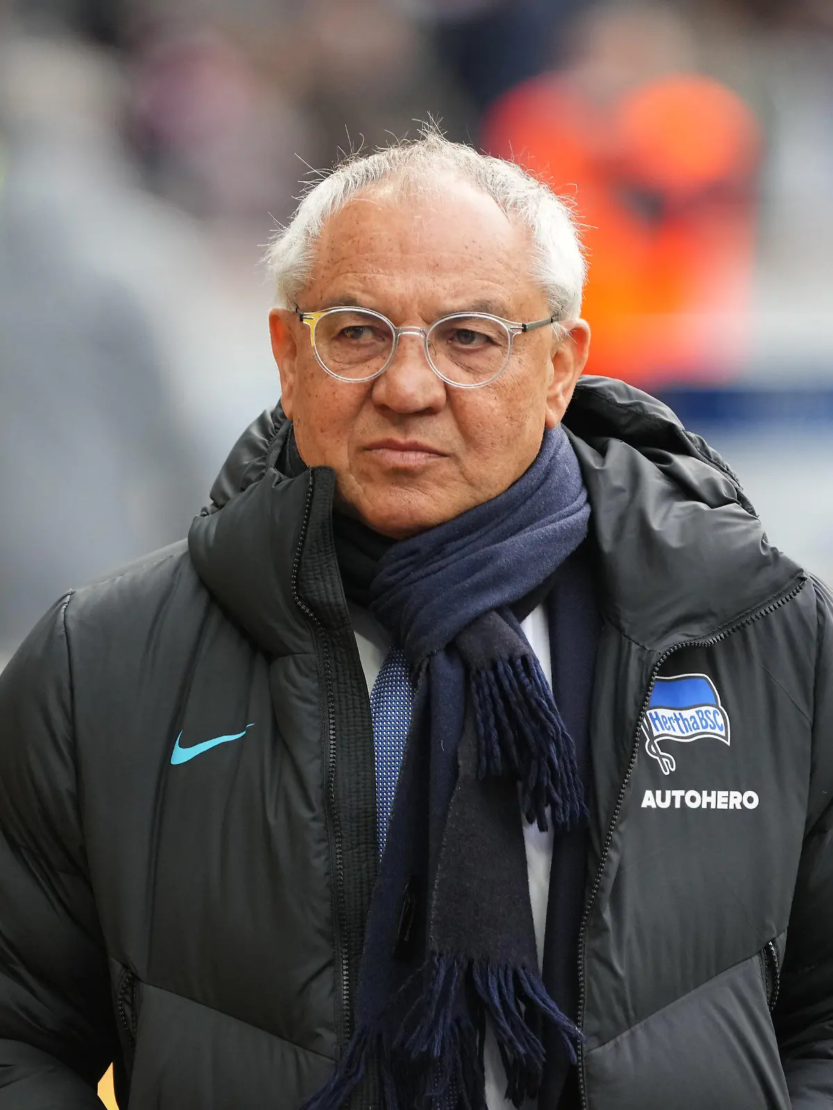 ARCHIV - 09.04.2022, Berlin: Fußball: Bundesliga, Hertha BSC - 1. FC Union Berlin, 29. Spieltag, Olympiastadion. Herthas Trainer Felix Magath steht vor dem Spiel im Stadion. (zu dpa "Magath ohne Emotion im Abstiegskampf: Keine Rücksicht gegen VfB") Foto: Sören Stache/dpa +++ dpa-Bildfunk +++