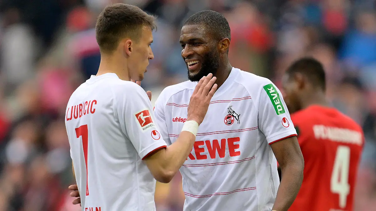 30.04.2022, Fussball 1. Bundesliga 2021/2022, 32.Spieltag, FC Augsburg - 1.FC Köln, in der WWK-Arena Augsburg, Anthony Modeste Köln jubelt mit Dejan Ljubicic Köln . ***DFL and DFB regulations prohibit any use of photographs as image sequences and/or quasi-video.*** *** 30 04 2022, Football 1 Bundesliga 2021 2022, 32 Matchday, FC Augsburg 1 FC Köln, at WWK Arena Augsburg, Anthony Modeste Köln cheers with Dejan Ljubicic Köln DFL and DFB regulations prohibit any use of photographs as image sequences and or quasi video 