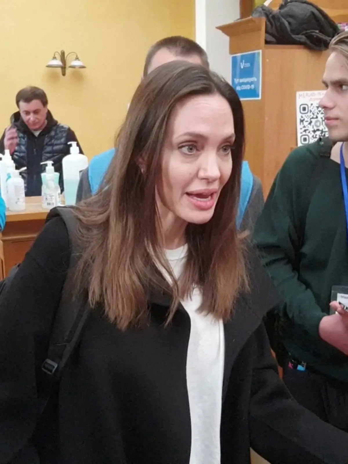 U.S. actor and UNHCR Special Envoy Angelina Jolie speaks while meeting with volunteers during a visit to Lviv's main railway station, amid Russia's invasion of Ukraine April 30, 2022 in this image obtained from handout video. Ukrzaliznytsia/Handout via REUTERS ATTENTION EDITORS - THIS IMAGE HAS BEEN PROVIDED BY A THIRD PARTY. MANDATORY CREDIT.