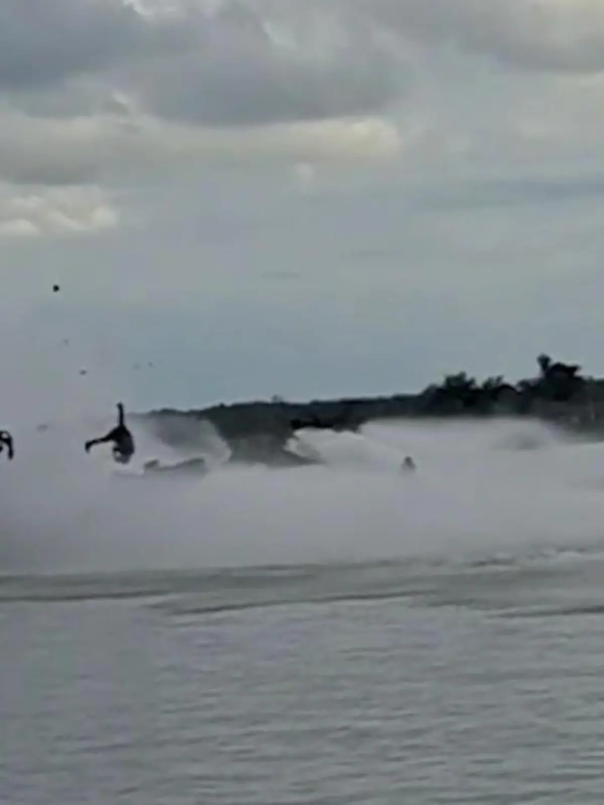 Schockierende Aufnahmen: Jetski-Rennen in Thailand endet fatal! Zwei Fahrer wurden verletzt und mussten ins Krankenhaus.
