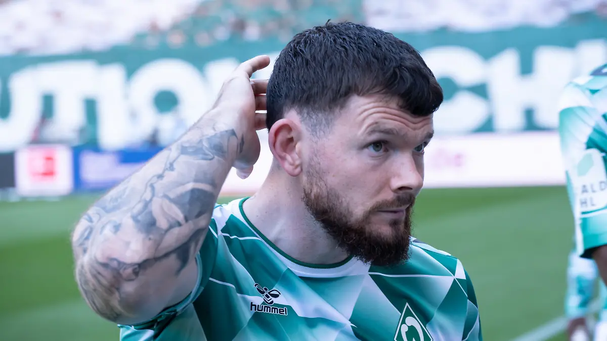 Oliver Burke im Papa-Glück