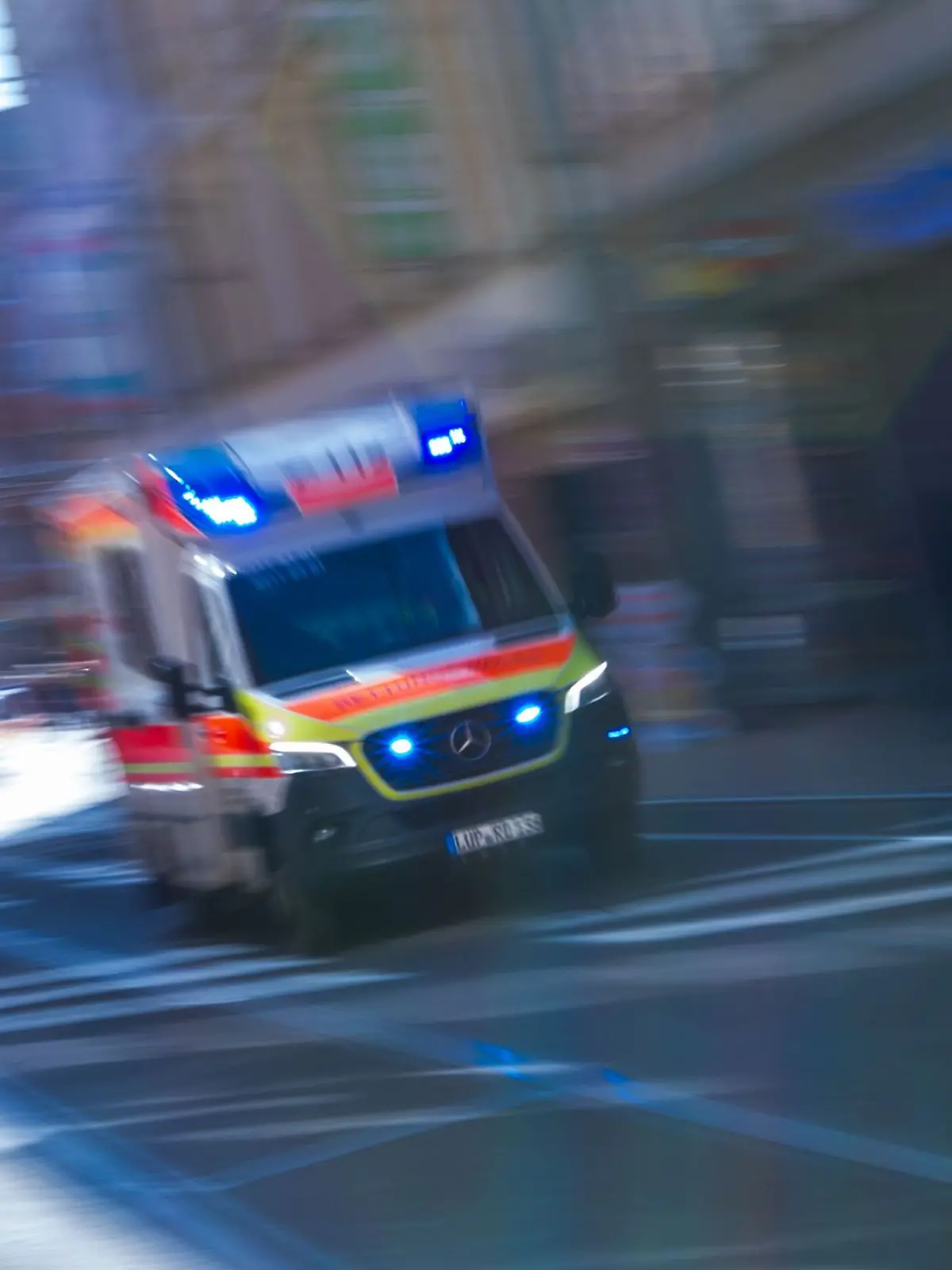Bild zu: "Mensch stirbt, weil der Rettungswagen nicht kommt!"