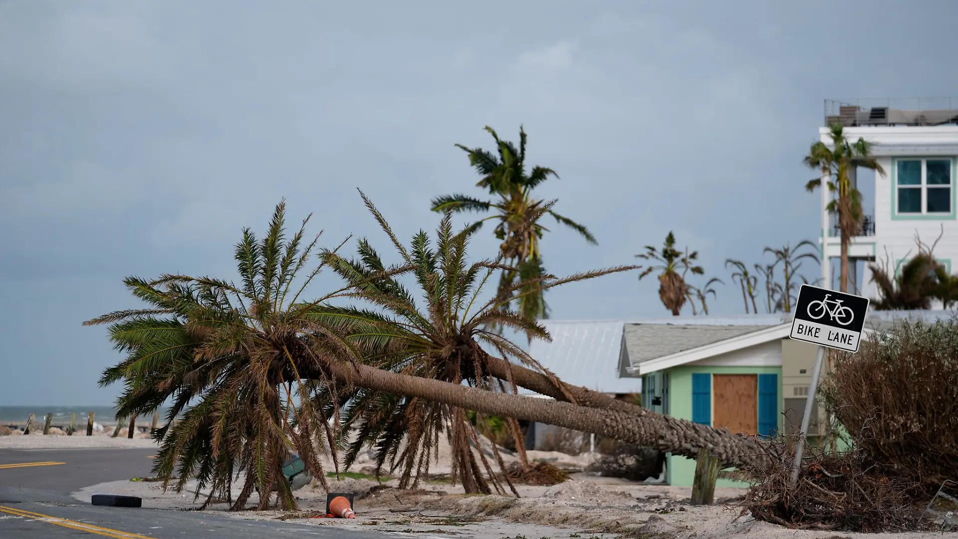 Einen Tag nach Hurrikan «Milton» zeichnet sich im US-Staat Florida ein Bild der Zerstörung.