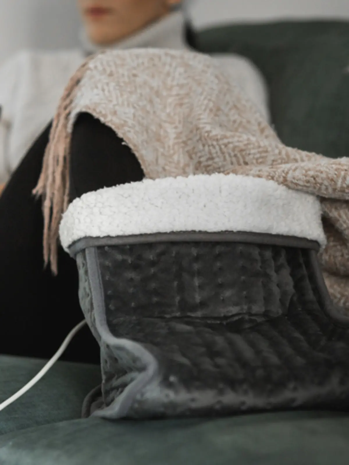 Bild zu: "Dauernd kalte Füße und nichts hilft? Thermo-Socken und Fußwärmer könnten DIE Lösung sein"