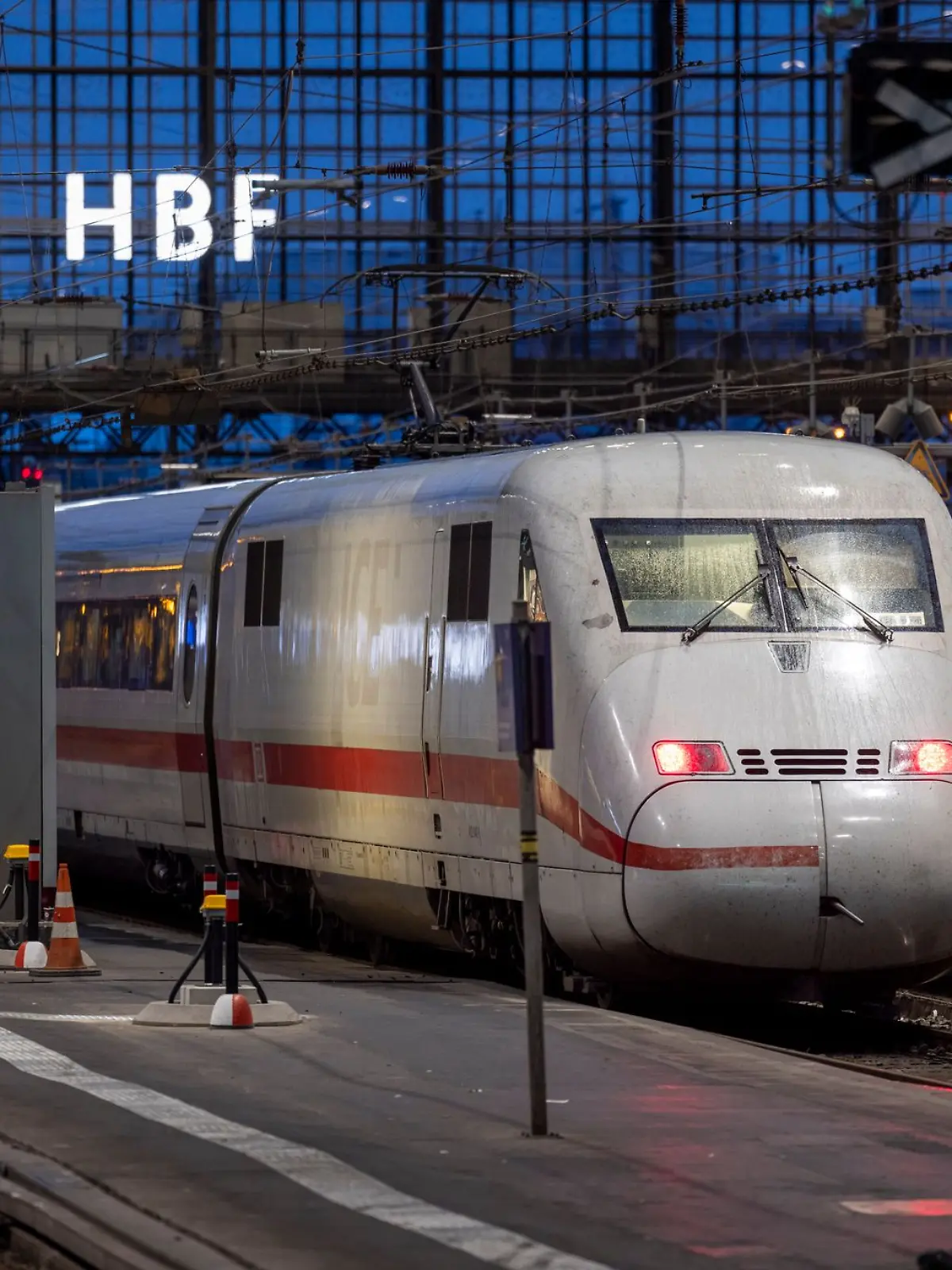 Bild zu: "Mann wird angerempelt und dann von ICE überrollt und getötet"
