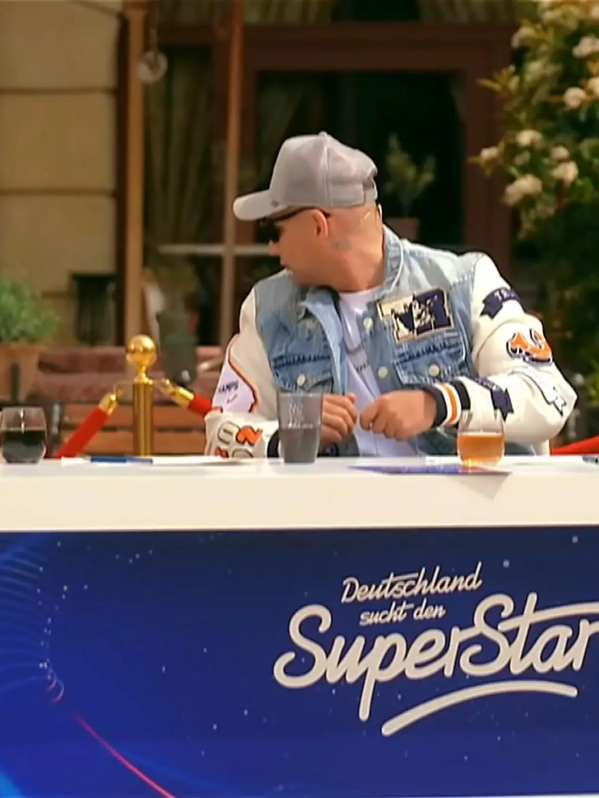 Bild zu: "DSDS-Jurorin Loredana haut's volle Kanne vom Stuhl"