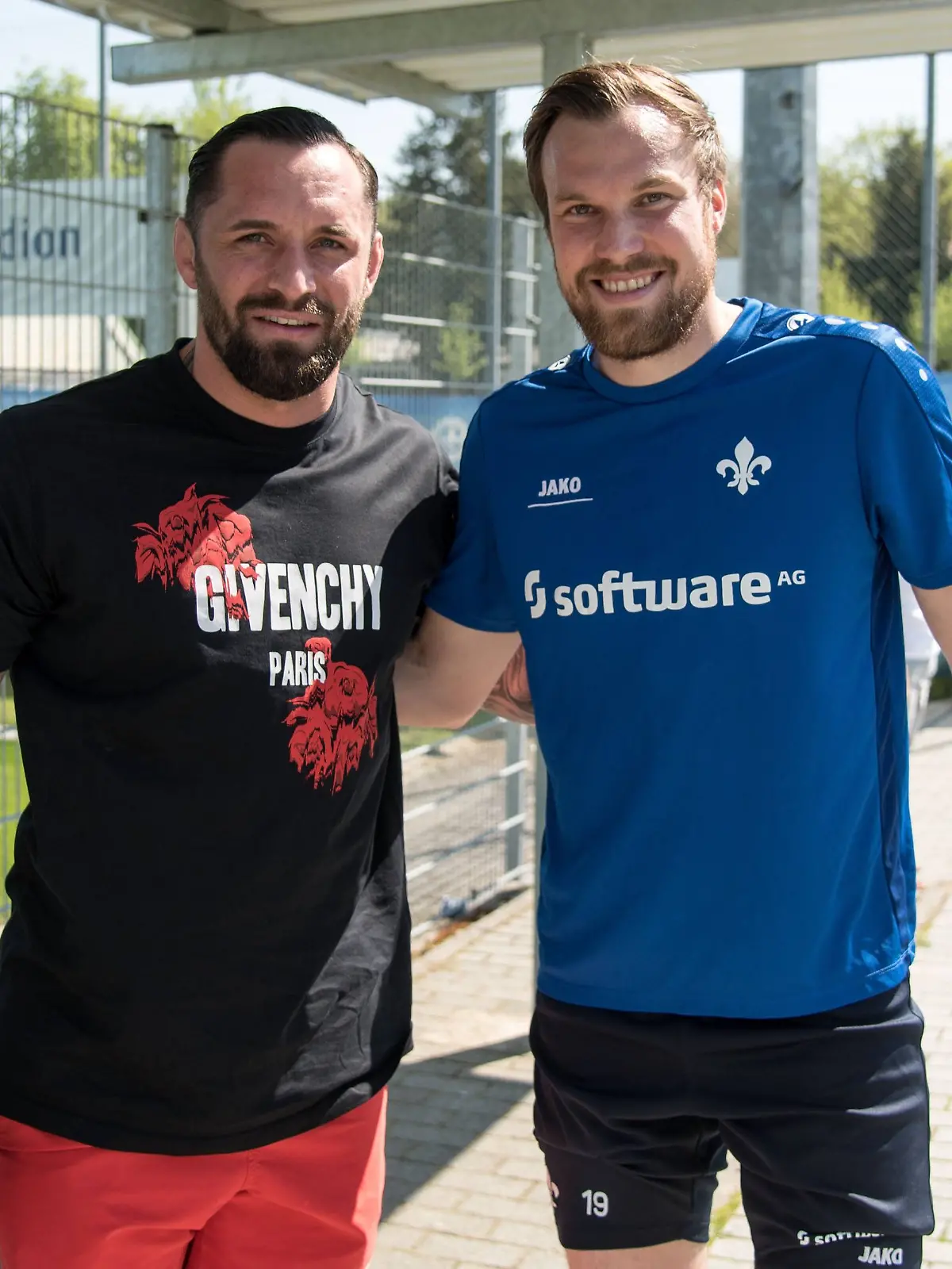 Kevin Großkreutz drückt Christian Eckerlin die Daumen