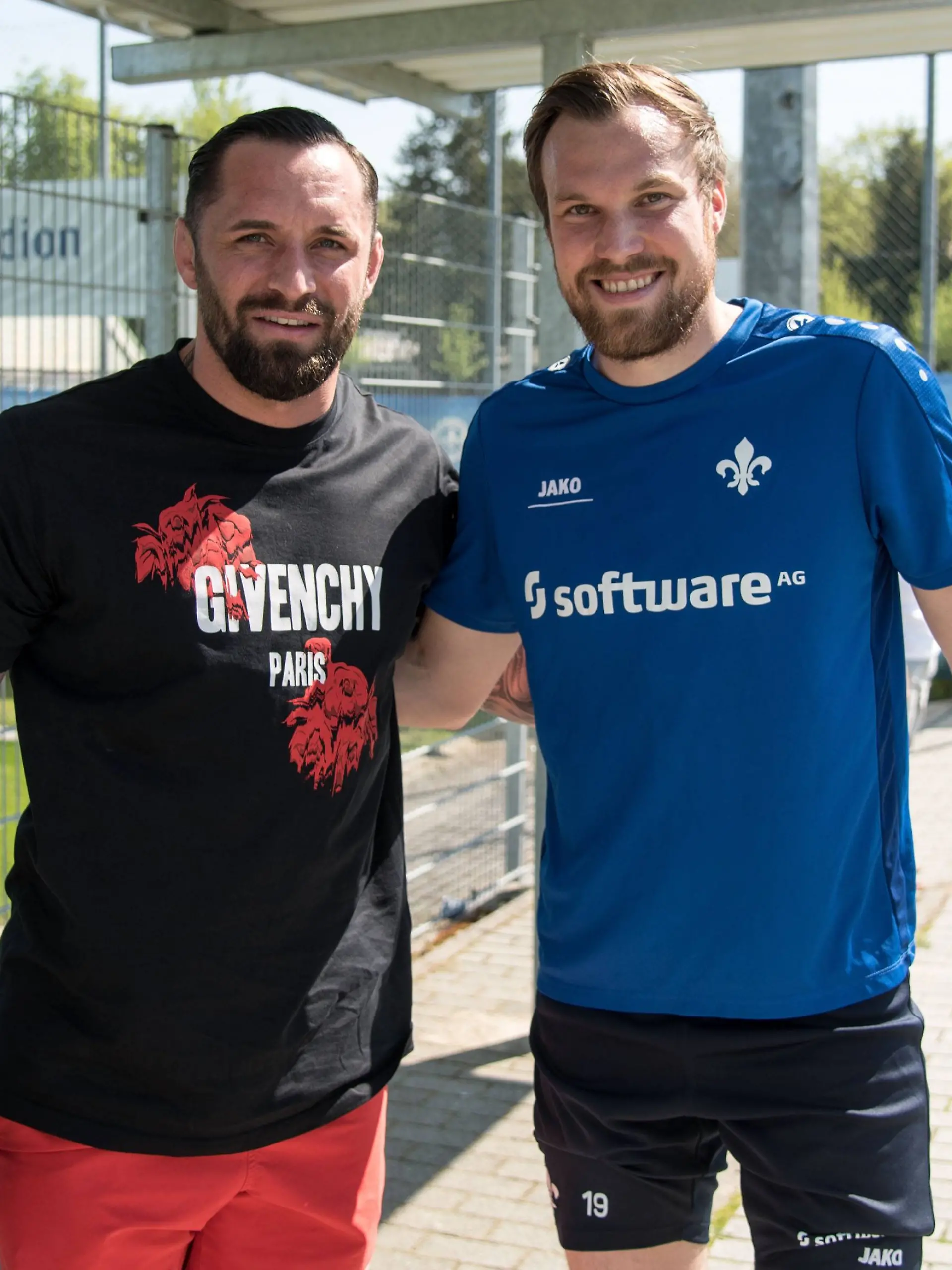 Kevin Großkreutz drückt Christian Eckerlin die Daumen