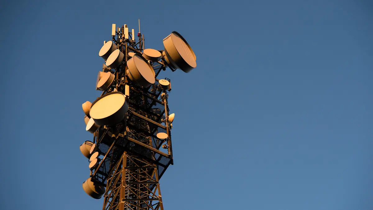 ARCHIV - 28.12.2016, Baden-Württemberg, Sternenfels: Ein Mobilfunkmast steht in der Nähe von Sternenfels. Ein halbes Jahr vor seiner Abschaltung nutzen immer weniger Menschen das 3G-Mobilfunknetz. (zu dpa «3G-Mobilfunknetz wird zum Auslaufmodell - Abschaltung Mitte 2021») Foto: Sebastian Gollnow/dpa +++ dpa-Bildfunk +++