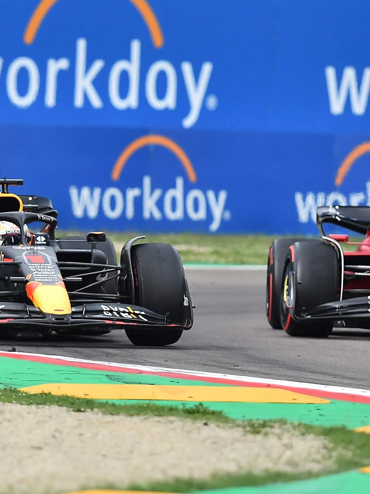 Formula One F1 - Emilia Romagna Grand Prix - Autodromo Enzo e Dino Ferrari, Imola, Italy - April 23, 2022 Red Bull's Max Verstappen overtakes Ferrari's Charles Leclerc during the sprint race REUTERS/Massimo Pinca