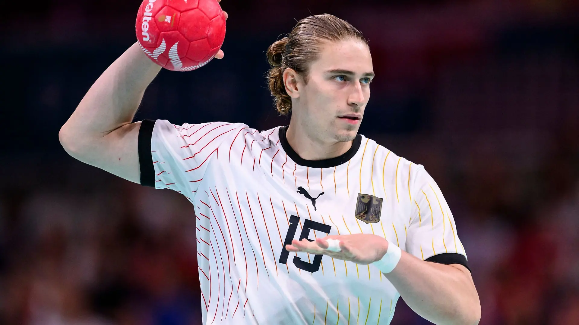 Rückraumspieler Juri Knorr sieht andere Länder beim nächsten WM-Turnier sportlich noch vor Deutschland.