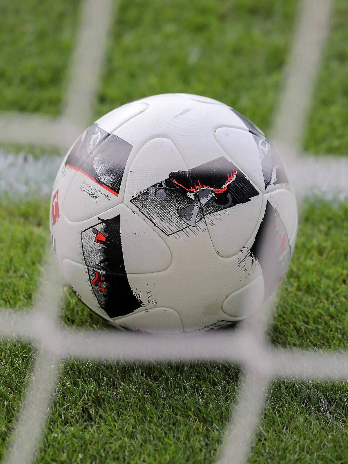 Bild zu: "Massenschlägerei mit rund 100 Beteiligten sprengt Fußballspiel"