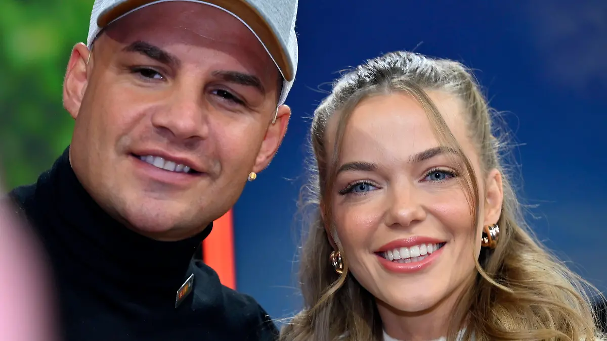 Pietro Lombardi mit Laura Maria Rypa beim 28. RTL-Spendenmarathon 2023 im Studio 8 der EMG Studios. Hürth.