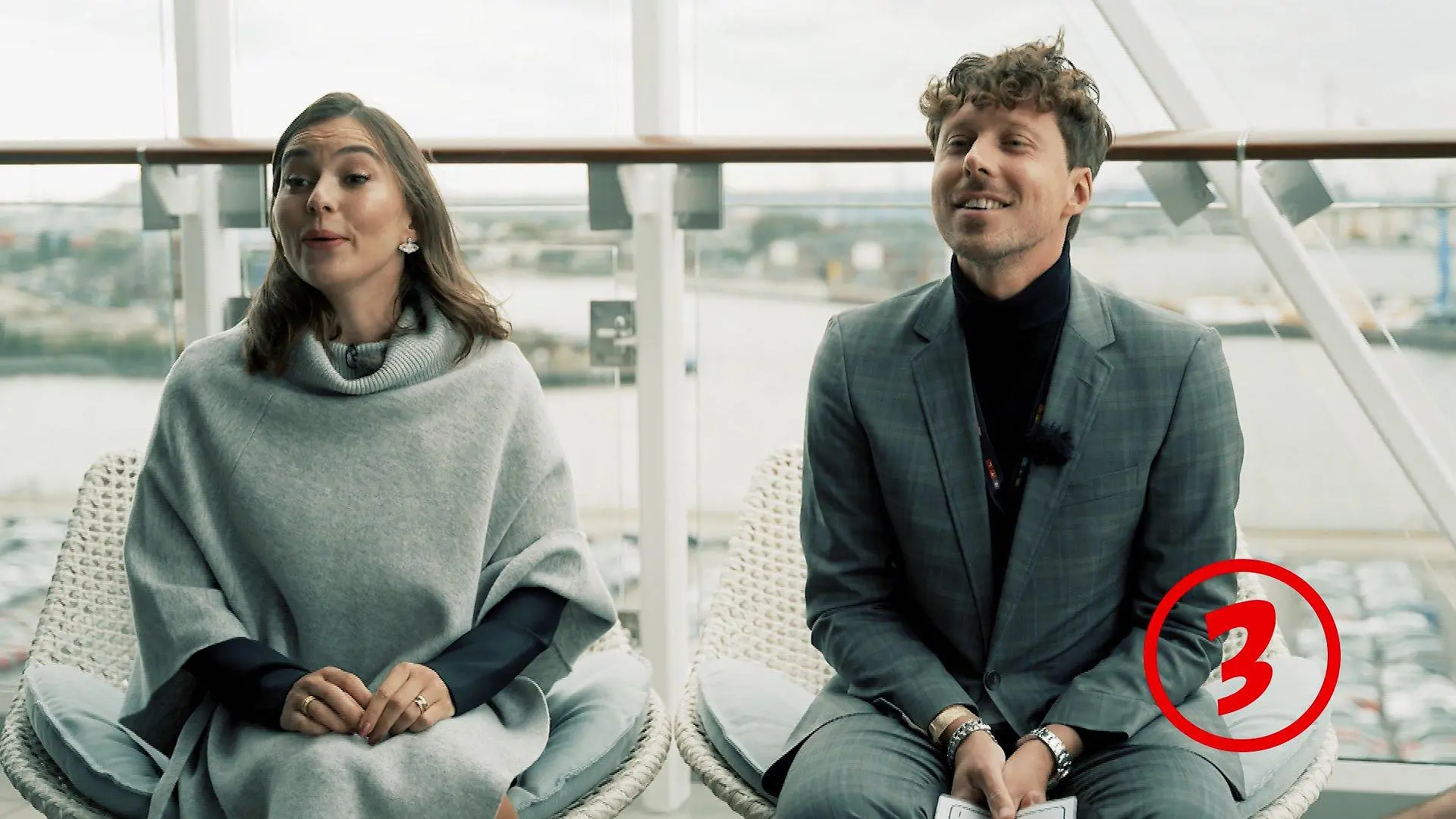 Hier singen Renata und Valentin für ihre weinende Tochter „Ein Promi ein Joker“ mit Familie Lusin